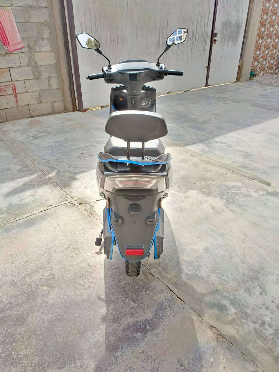 للبيع ياديه 25لوك جديده 6بطاريه يقرن 10ونص سعر550وبي مجال المكان الحبانيه  التواصل ***********
