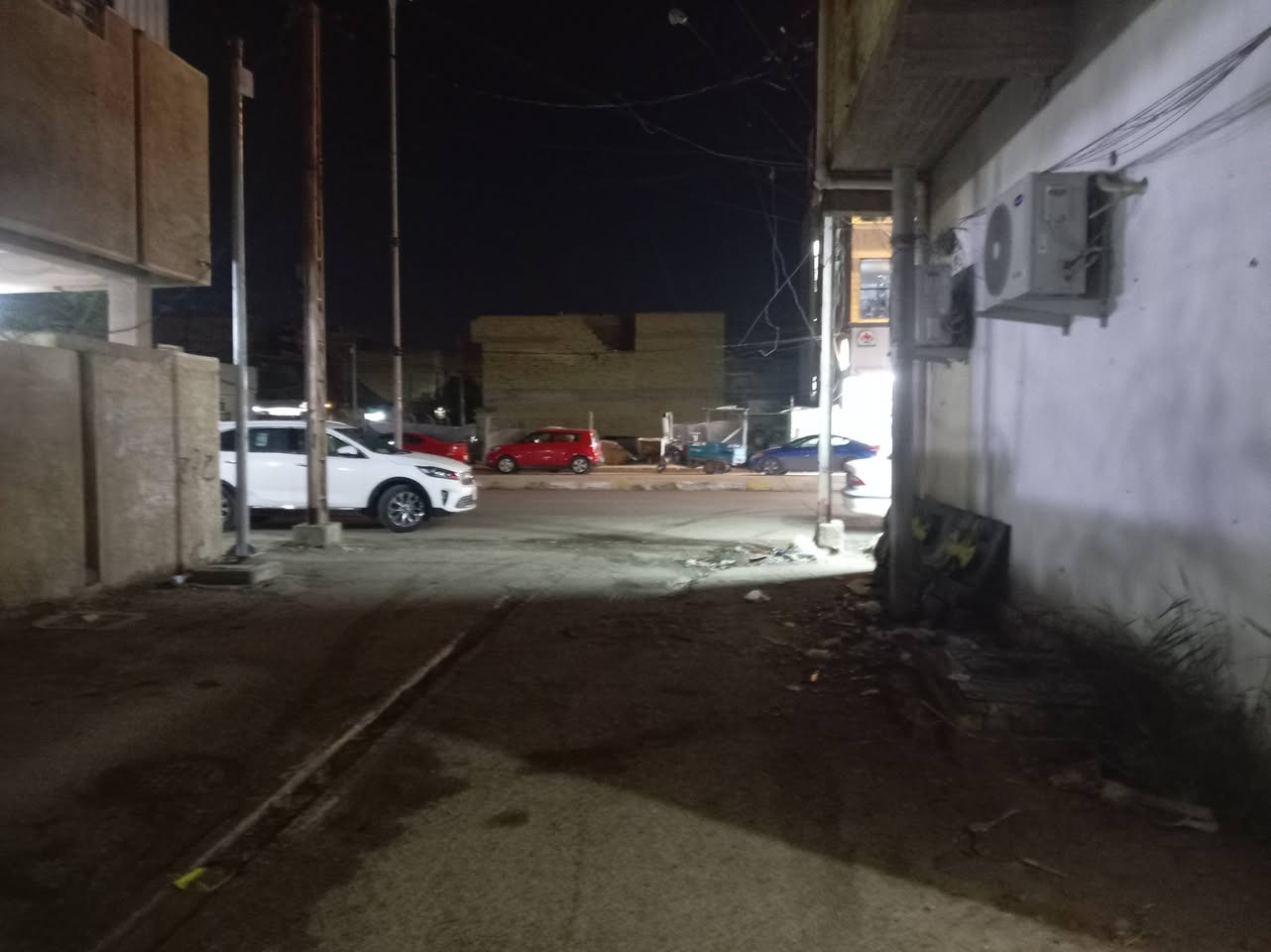 بيت للييع مساحته 200متر طابقين بنا قديم  بصف الركن مال السايدين خلف مستشفى. الزهرا
منطقه حي الرفيع
الاستفسار الاتصال
***********
