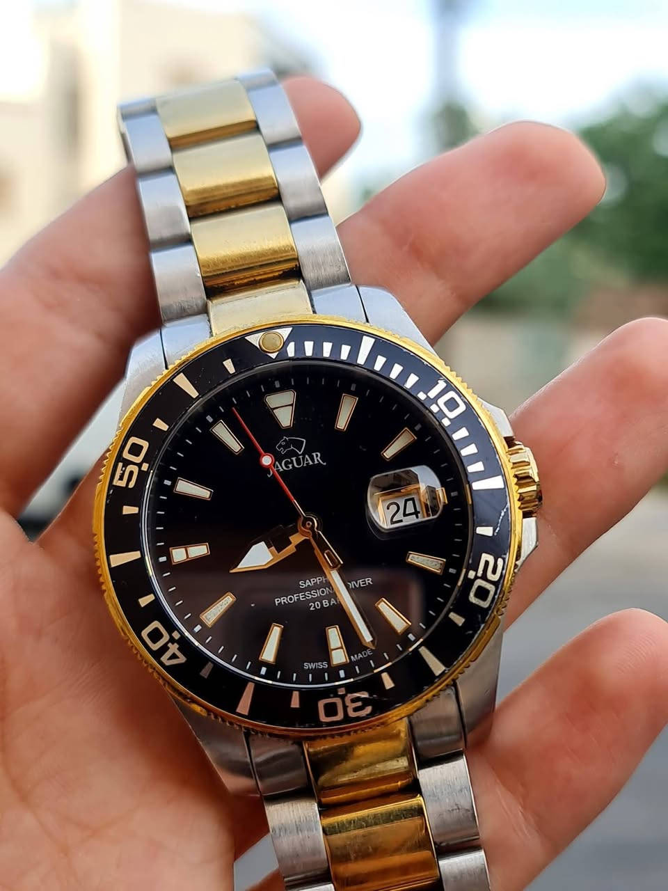 🔥 JAGUAR SWISS MADE 🔥

⌚ قوة + فخامة بتفاصيل دقيقة:

✨ ستانلس ستيل بلونين (ذهبي × فضي) – فخامة واضحة

✨ إطار دوّار رياضي احترافي

✨ زجاج سافير مقاوم للخدش

✨ تاريخ بعدسة تكبير لراحة الاستخدام

✨ مفتاح قفل محكم يعطيك أمان وثبات

💣 هاي الساعة للّي بده يبين بدون ما يحكي
💣 قطعة تجذب الانتباه من أول ثانية

▫️ عقارب ومؤشرات مضيئة Luminous 

▫️ حركة سويسرية دقيقة

💣 شكل قوي… مناسبة للاستخدام اليومي والمناسبات 

للبيع بسعر مغري 🔥🔥
والله يبارك لصاحب النصيب 🌹❤️

للتواصل على الرقم التالي او على الخاص 0795472588 

يرجى متابعة الصفحه لكي يوصلكم كل ما هو جديد ✨️⌚️


**إذا كنت صاحب هذا الإعلان وتريد حذفه لأي سبب، رجاءا أرسل رسالة إلى الدعم الفني**