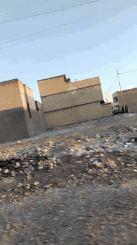 سلام عليكم قطعت أرض للبيع ٥٥ متر في حي جهاد الحمدانيه للإستفسار الاتصال ***********
