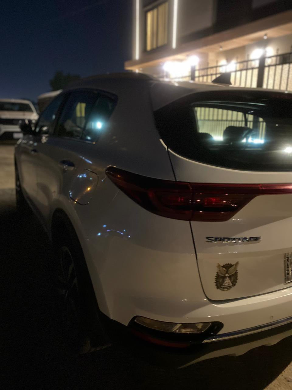 السلام عليكم
كيا سبورتج خليجي فول مواصفات موديل 2019 شكل ال 2020 محرك ٢٠٠٠ دوش رقم بغداد تحويل ثاني يوم مكفولة من الصبغ والتبديل ماعده بارد بسيط بالجاملغ الخلفي ماشية 43 حقيقي 

بانوراما.

بصمة دخول وتشغيل - سايد بريك بصمة - مانع منحدرات - شاشة كبيرة - اريل نفكيشن - شاحن واير ليس - شفتات سرعة - اوتو هولد - جنطة كهرباء - كشنات جلد بلادي و كهرباء - داخل لونين حمصي واسود - حساس امامي وخلفي- خمسه ويل كب - قطعتين تبريد بيانو - كامرة خلفيه - تحكم ستيرن - شاشه قرائه الاعطال - 3 انضمة قيادة  - سيارة جاهزة من كل النواحي صدر تايرات

السعر 198 بيه مجال بسيط

الاستفسار ‭0770 459 2211‬

العنوان بغداد / القادسية
