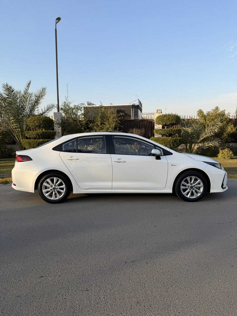 السلام عليكم 
كورلا شكل الخليجي هايبرد وارد صيني 
رقم بغداد باسمي 

موديل 2025 
 
ماشية 15 الف فقط 

فول مواصفات 
كشن جلد  
سلايد 
بصمه 
تحديد مسار + رادار امامي 
اتو هولد + سايد بريك بصمه

كفالة عامة من كلشي فقط رصعتين صغار

مكاني بغداد حي الجامعة وهذا رقمي ***********
*********** واتس اب
