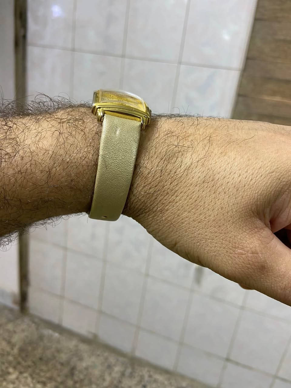 ساعة بالة طراز قديم قطر ٢٨ 
نظيفه جدا


**إذا كنت صاحب هذا الإعلان وتريد حذفه لأي سبب، رجاءا أرسل رسالة إلى الدعم الفني**