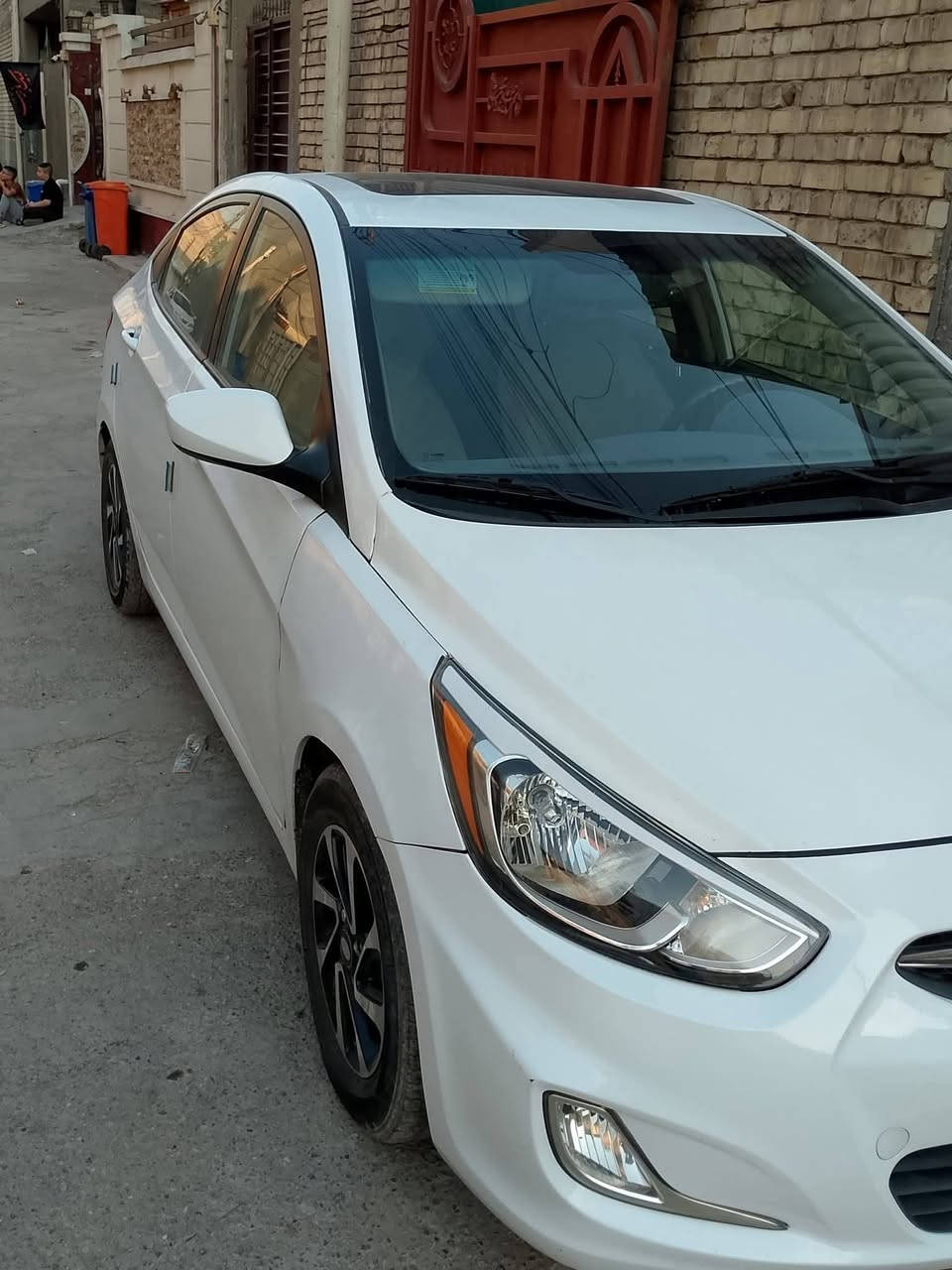 سلام عليكم اكسنت بلو للبيع او مراوس بسيارة احدث  2017 وارد كندي الرقم بغداد بسمي قطعتين صبغ جاملغ ايمن وبنيد وشبر بارد محرك 1600 السيارة ماشيه 120الف كيلو السيارة جاهزة مكينة كير مكفولات  السعر 107,,,,  شرط التحويل المكان بغداد العبيدي ***********
