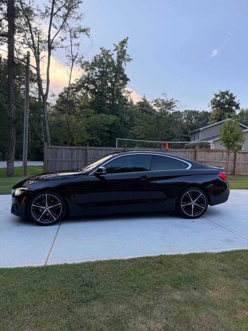 2018 BMW 430i Coupe
Drives excellent 
136,000 miles
Backup camera and Bluetooth 
Heated seats and Push start 
Sunroof 
Ac/Heat works great 
Passed emissions 
Clean title 
4 like new tires Stone Mountain, GA


**إذا كنت صاحب هذا الإعلان وتريد حذفه لأي سبب، رجاءا أرسل رسالة إلى الدعم الفني**