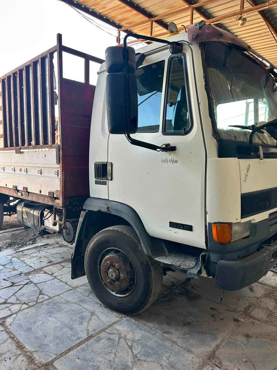 سلام عليكم داف موديل 2000  ٤ طن بالسنويه محرك كمنز  
البدي طول ٦وربع 
بي بخار بسيط 
دبل شاصي 
رقم انگليزي جديد 
السعر  ٨٠  
للاتصال ***********  المكان سماوة المركز
