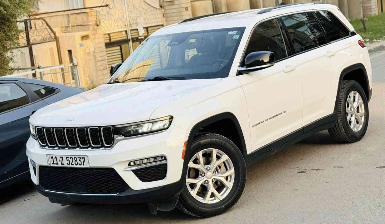 السلام عليكم عندي جيب ٢٠٢٣ رقم بغداد الدولي جديد سنويه وأرقام وهزه كله جديد بسمي تحويل ثاني يوم سياره جديده بمعنى الكلمه كلين تايتل كفاله عامه من الصبخ والضربه جديده وعلى ايدي فووول مواصفات عدى الفتحه فقط 
بصمه تشغيل + بصمه ابواب 
شاشه 
كامره 
جنطه كهرباء 
كشنات جلد 
رادار جانبي 
كشنات خزن ميموري 
تحكمات 
تدفئه تبريد بل كراسي 
تبريد قطعتين 
٦ سلندر 
مودات قياده
كشنات كهرباء 
تشغيل عن بعد 
وبعد بيها هوايه مواصفات ممذكوره 
سياره جديده ومابيها نقص 
مكان السياره بغداد
عارضها ب ٣٣٠ وبيها مجال للشراي 
وهذا رقمي 
***********
