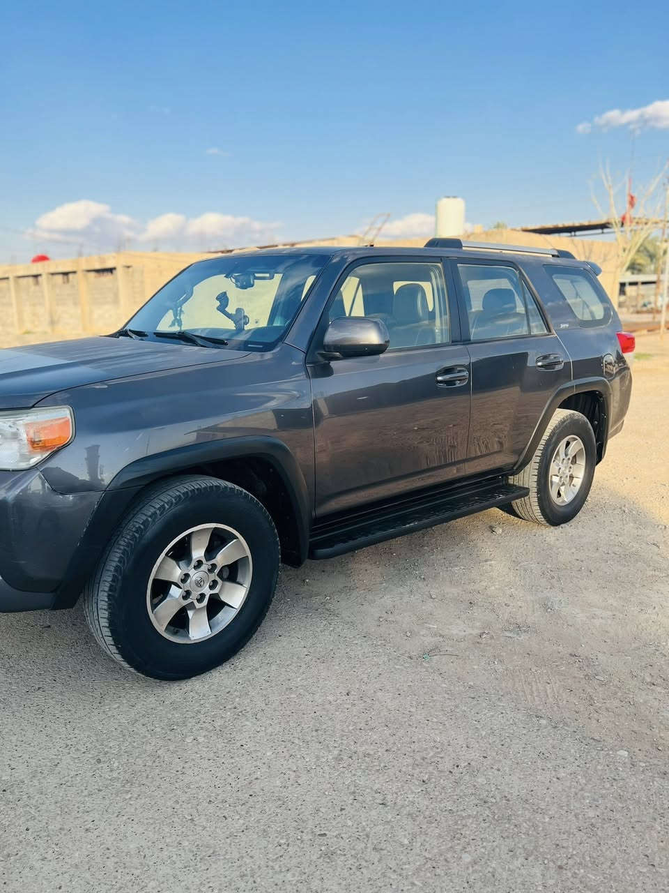 السلام عليكم سيارة فور رنر للبيع موديل 2013 فول مواصفات ماعدا بصمه. بدون ضرر فقط بيهة مكانات جراد سياره استخدام شخصي المكان ديالى للاستفسار الاتصال ***********
