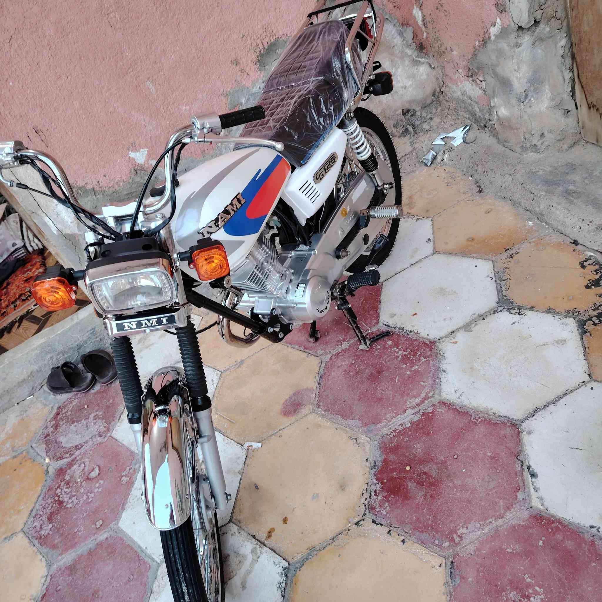 سلام عليكم دراجه للبيع نامه 2023  اوراق سكنر تعمير صارلها  شهرين نضافه فوول  مكان السماوه #قضاء_الخضر  سعر خاص  او تصال رقم ***********
