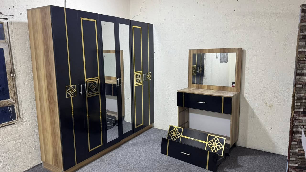 غرفة نوم بيع مستعجل تتكون من 5 قطع و 2 قطع اضافية مثل ما موضح بالصور مع دوشك السعر 350 الف 
العنوان :- التنومه للتواصل الاتصال على الرقم :-
***********
