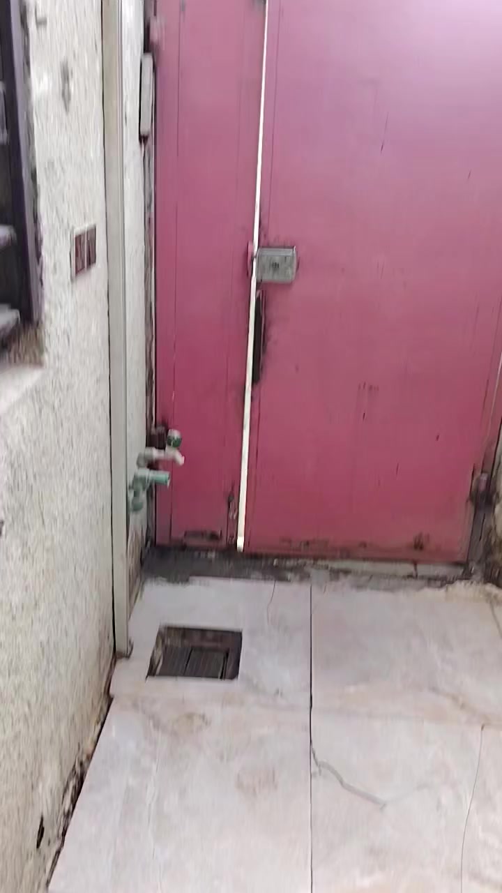 سلام عليكم بيت رهن 20 مليون في الحر بدايت كابينات يم أسواق ابو سيف لاستفسار ***********
