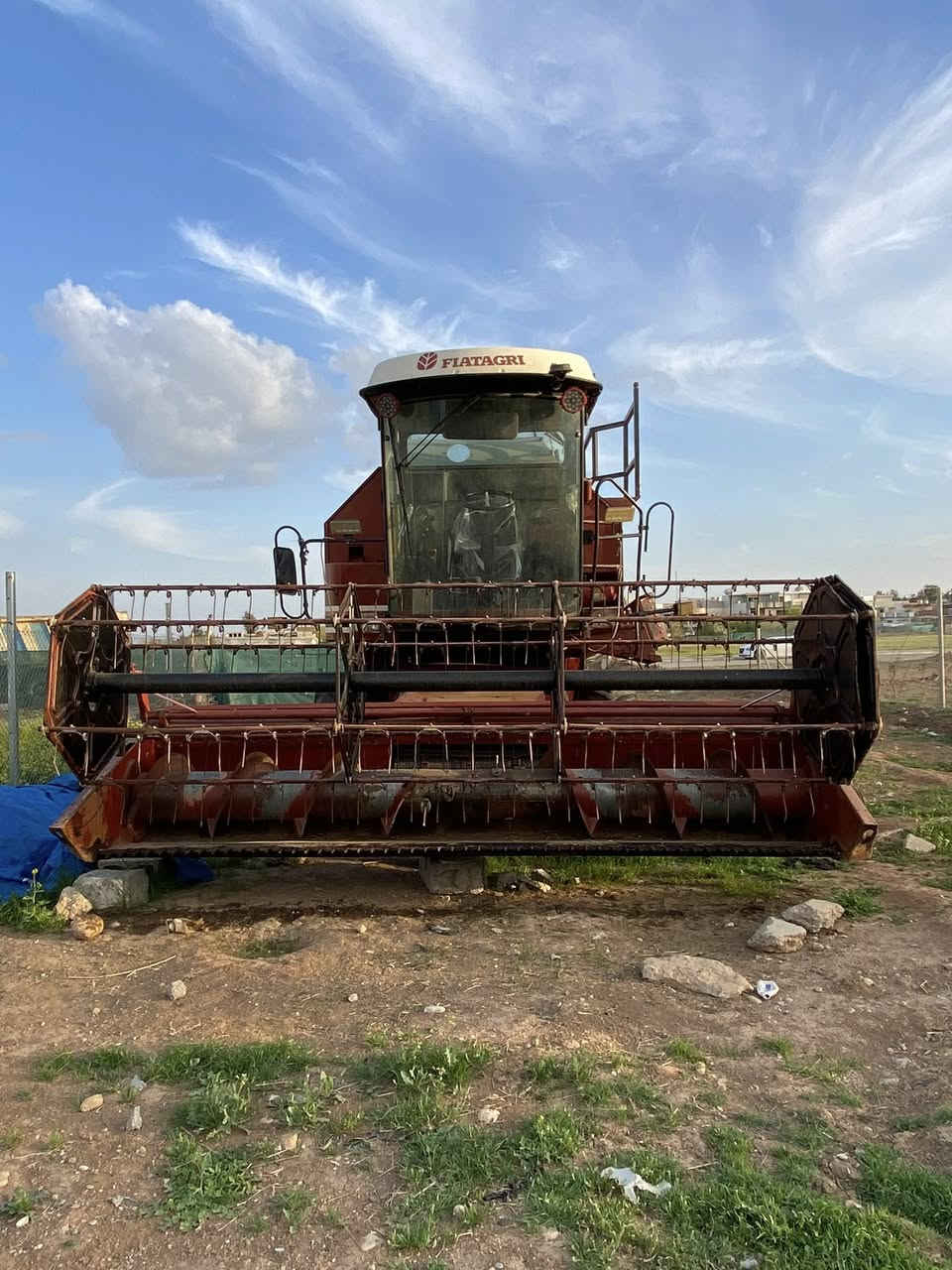 لاڤیردا 3400 بۆفرۆشتن کامل تعمیر تپلە ١٤ فوت شن نیوهولند گیر و مەکینەی بەشەرت شوێن چەمچەمال 
***********  ***********
