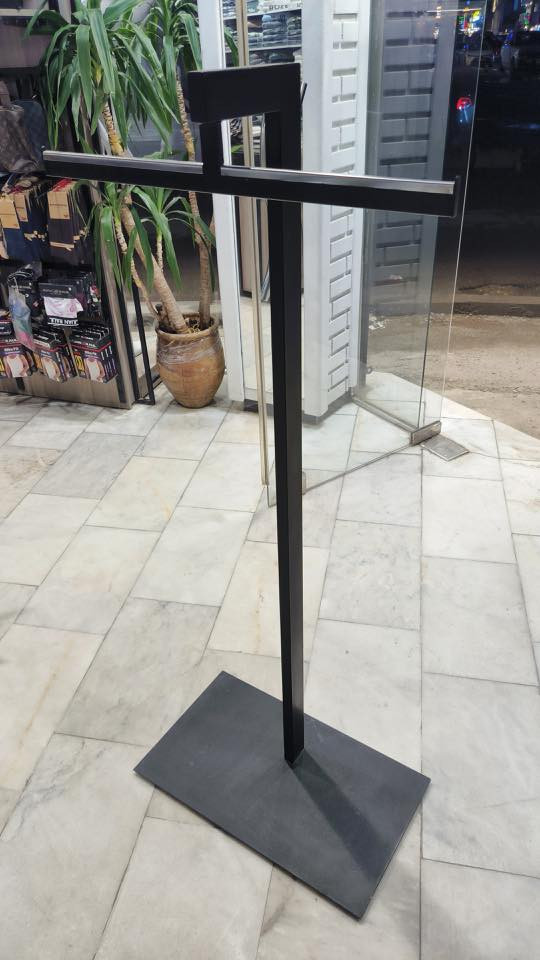 السلام عليكم
عندي ديكور واثاث محل رجالي كامل رفوف تعاليك سجج ستاندات مليكانات للبيع 
سبلت عدد 2 طن انفيرتر LG 
للتواصل فقط واتس اب ***********
