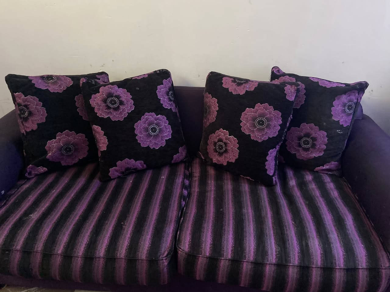 السلام عليكم،،مستعجل على بيع تخم 8نفرات. مع الطبلات والزرعه والفراش ب150الفرشه3/4قياسها يراد الها غسل


**إذا كنت صاحب هذا الإعلان وتريد حذفه لأي سبب، رجاءا أرسل رسالة إلى الدعم الفني**