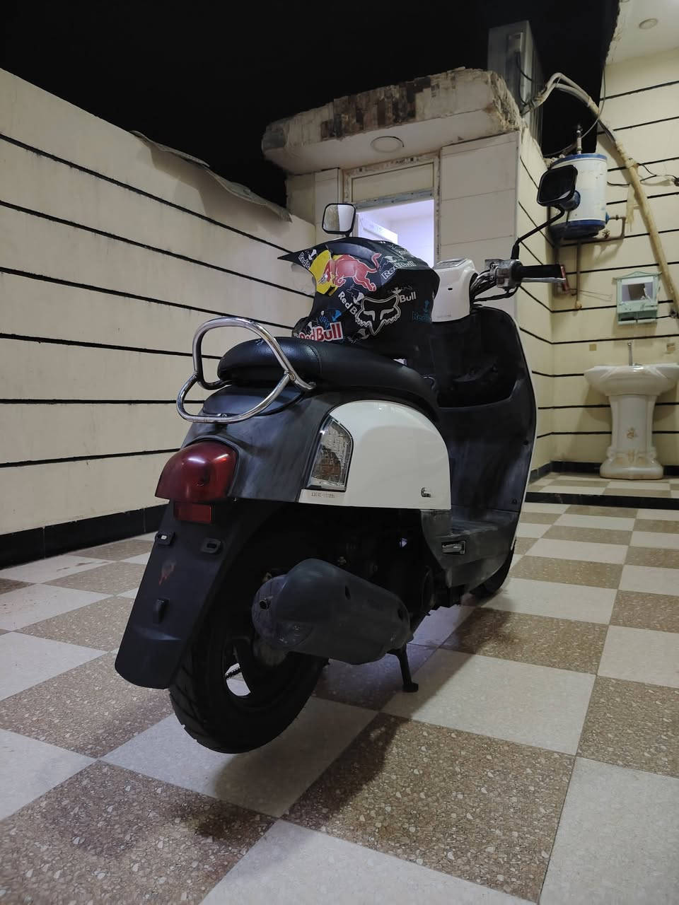 دراجه ماكس بوليس للبيع، ماصار هواي من طالعه من الوكيل،  كلشي مامبدل بيها، على حالة الوكالة السعر مليون، مكاني ميسان العمارة ***********
