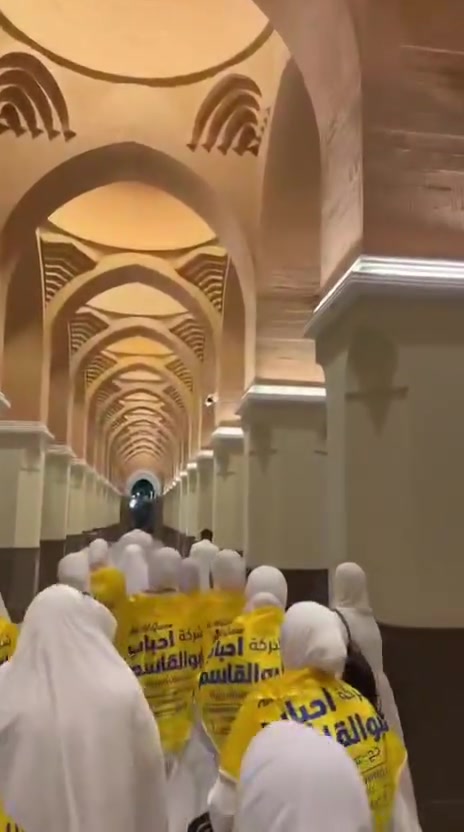 لَبَّيْكَ اللهم لَبَّيْكَ، لَبَّيْكَ لا شريكَ لك لَبَّيْكَ، إنَّ الحمدَ والنعمةَ لك والملك، لا شريكَ لك.

بحمد الله وتوفيقه، صدحت أصواتُ معتمرينا الكرام بالتلبية، معلنةً بداية رحلتهم الإيمانية المباركة، وهم يستعدون للانطلاق إلى مكة المكرمة لأداء مناسك العمرة المفردة، بقلوبٍ عامرةٍ بالإيمان، ونفوسٍ تفيض شوقًا إلى بيت الله الحرام.

نسأل الله تعالى أن يتقبّل عمرتهم، وييسّر لهم أداء المناسك، وأن يعيدهم إلى أهلهم سالمين غانمين، وقد غُفرت ذنوبهم، وتقبّل صالح أعمالهم.

تقبّل الله من الجميع، وعمرةً مبرورةً، وسعيًا مشكورًا، وذنبًا مغفورًا بإذن الله.

🤲 خدمة ضيوف الرحمن شرف نعتز ونفخر به
💚 لأننا لسنا الوحيدين... ولكننا الأفضل دائمًا 🌟

ــــــــــــــــــــــــــــــــــــ
 #شركة_فوق_السحاب_للسفر_والسياحة ✈️
💫 فوق السحاب… لأن التميّز عدنا عادة مو صدفة!

📞 *********** | *********** | ***********
📍 ميسان – شارع دجلة – قرب سوق ممتاز
