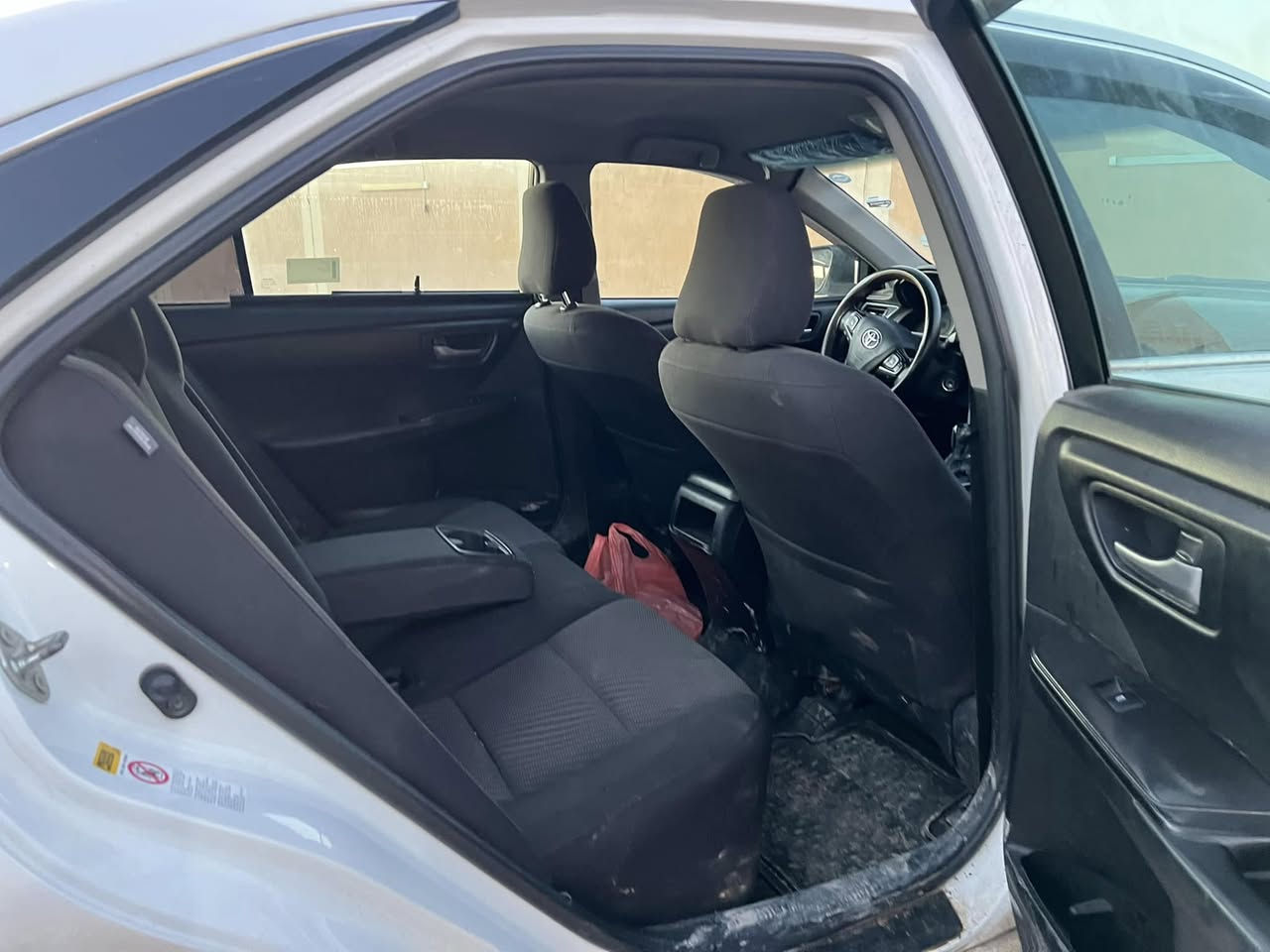 سلام عليكم 
كامري للبيع
ضرر قطعتين 
موديل 2016
كير ومحرك شرط 
تواير وصدر جدد
السعر 150 وبيها مجال للطيبين 
الرقم ***********
