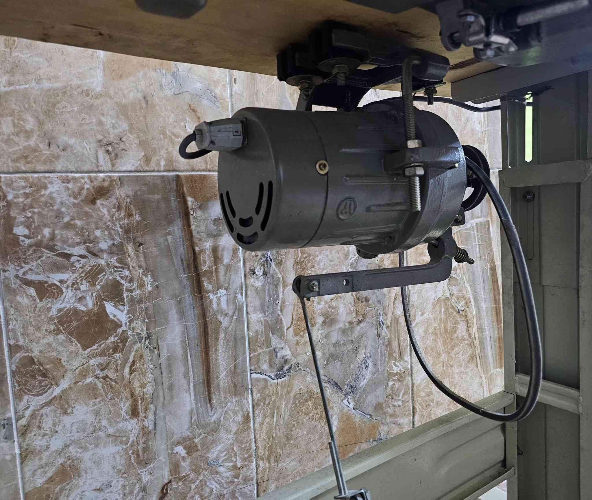 م
السلام عليكم

 مكينه birhter جديدة شغاله كلشي ما بيها ونظيفه على فحص شوف عينك.

العنوان/بغداد حي النصر الثانيه 

السعر /200 وبيها مجال للطيبين .
الرقم /***********
