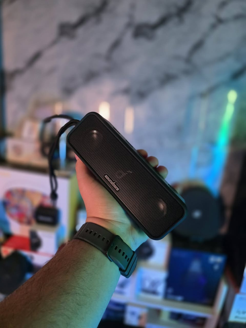 🔊 Soundcore 3 | Portable Bluetooth Speaker 🖤✨

سماعة محمولة من Soundcore by Anker تقدم صوت قوي بحجم عملي، مع تفاصيل واضحة وبيس عميق يمنحك تجربة استماع ممتعة بكل مكان 🎶🔥

تتميز بدرايفرات مع أغشية تيتانيوم (Titanium Diaphragms) ✨ التي تعطي نقاء أعلى بالترددات ووضوح أقوى بالصوت حتى على مستويات الصوت العالية، مع تقنية BassUp™ لتعزيز الباس بشكل ديناميكي 🔊⚡

تدعم Bluetooth 5.0 لاتصال سريع وثابت بدون تقطيع 📡، وبطارية تدوم حتى 24 ساعة تشغيل حتى تبقى الموسيقى مستمرة طوال اليوم 🔋⏳

كما تأتي بمقاومة ماء IPX7 💧 لتناسب الطلعات والجلسات الخارجية بكل ثقة، مع دعم PartyCast لربط عدة سماعات مع بعض وتجربة صوت أوسع 🎉🔥

 Soundcore 3…✨️
 صوت نقي بأغشية تيتانيوم، باس قوي، وأداء يتفوق على حجمها بكل جدارة. 🖤🎶

للحجز والاستفسار خـاص…📩


**إذا كنت صاحب هذا الإعلان وتريد حذفه لأي سبب، رجاءا أرسل رسالة إلى الدعم الفني**