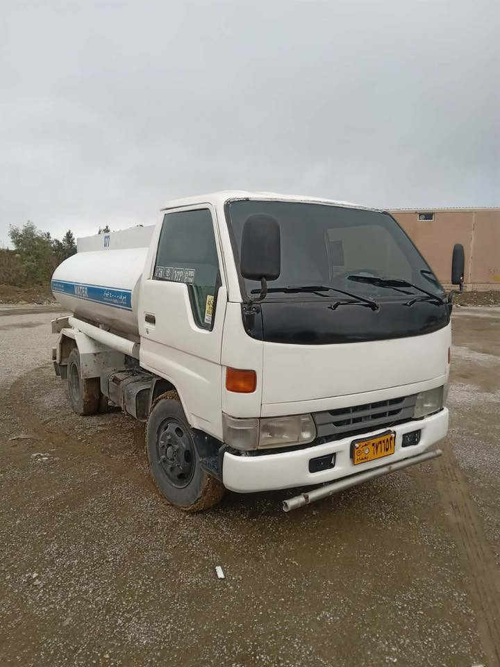 توێتا داینا مۆدێل ١٩٩٩ مەکینەی ١٦Bمەکینەی تازە تەعمیر ئاڕمی پلاستیک هەولێر لە ئاڕما تەنکەرە بۆ فرۆشتن 
***********
