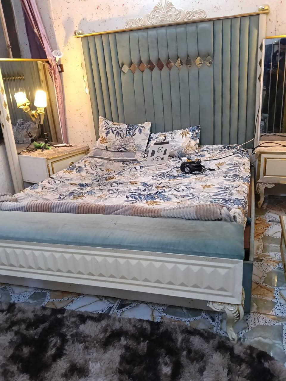 السلام عليكم غرفة تركية درجة والاى نظيفه مابيها شي مكسور نظافتها 80بل 100 مستعجل عله بيعتها السعر 550 مكاني نجف حي العسكري للاستفسار اتصل ***********
