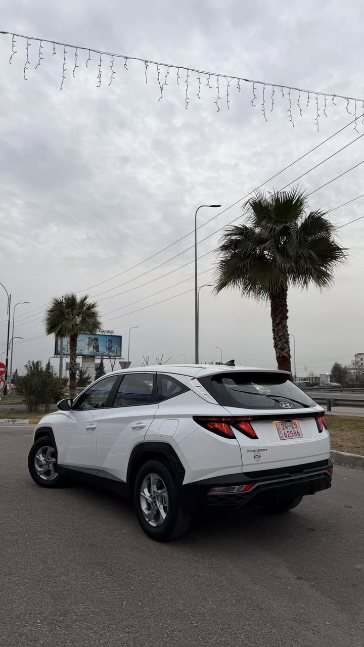 توسان موديل 2024 وارد امريكي باب خلفي صبغ فقط لون ابيض ثلجي ماشي 14 ميل فقط مكينة 2500 تنفس طبيعي 

مواصفات 
*شاشة 
*كاميرا 
*هندبريك دكمة 
*نظام اوتو هولد 
*ثلاث وضعيات قيادة 
*كروز سرعة 
*مثبت مسار 
وباقي مواصفات المعروفة 

مكان السيارة دهوك معارض الجديدة 

السعر : 188$ 

للاستفسار الاتصال على الرقم 
***********
