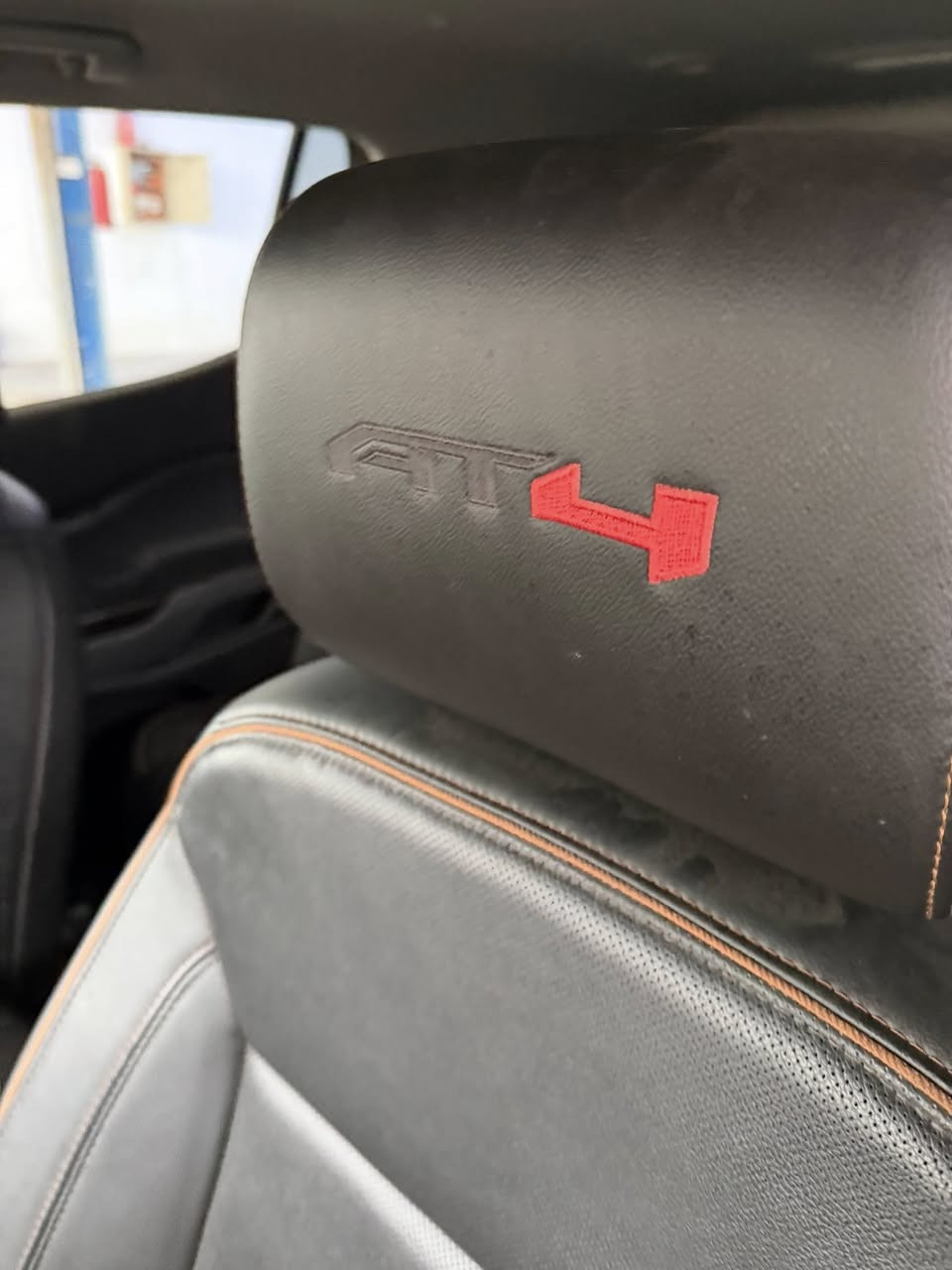 بلاك إدشن

رقم دولي 

وارد امريكي حادث جاملغ وبنيد

المواصفات كاملة:

محرك 6 سلندر قوي 3600

دبل (AWD)

كير أوتوماتيك

وضعيات قيادة متعددة:

وضعية Normal

وضعية Sport

وضعية Off-Road

وضعية Snow / Ice

نظام نزول المرتفعات

نظام صعود المرتفعات

مانع انزلاق

شاشة وسط كبيرة تعمل باللمس

شاشة عدادات رقمية ( داتا شو )

Apple CarPlay & Android Auto

نظام ملاحة GPS

بلوتوث + USB

نظام صوتي قوي

تشغيل بصمة + زر

تشغيل عن بُعد

كروز كنترول

تحكم كامل بالمقود

أنظمة الأمان:

كاميرات 360 درجة

رادار أمامي

نظام التحذير من التصادم

نظام المحافظة على المسار

تحذير النقطة العمياء

تنبيه حركة المرور الخلفية

سنسرات أمامية وخلفية

فرامل ABS

وسائد هوائية متعددة

الداخلية:

مقاعد جلد رياضية AT4

مقاعد أمامية كهرباء

تدفئة وتبريد مقاعد أمامية

تكييف أوتوماتيك ثنائي المناطق

فتحات تكييف خلفية

إضاءة داخلية

الخارجية:

كشنات VIB منفصلة

اطارات جبلي امريكيه / كونتننتل 

إضاءة LED أمامية وخلفية

إضاءة نهارية

مرايا كهرباء مع تسخين

باب خلفي كهرباء

زجاج كهرباء كامل

جناح خلفي

السيارة نظيفة جداً، استعمال شخصي

كلشي شغال 100% سبير مانازل 

ماشية 47000

💰 السعر: 275 ورقة

قابل للتفاوض البسيط للجادين فقط

📞 للاتصال / وات ساب ***********

📍الموقع : ميسان قطاع ٢٨
