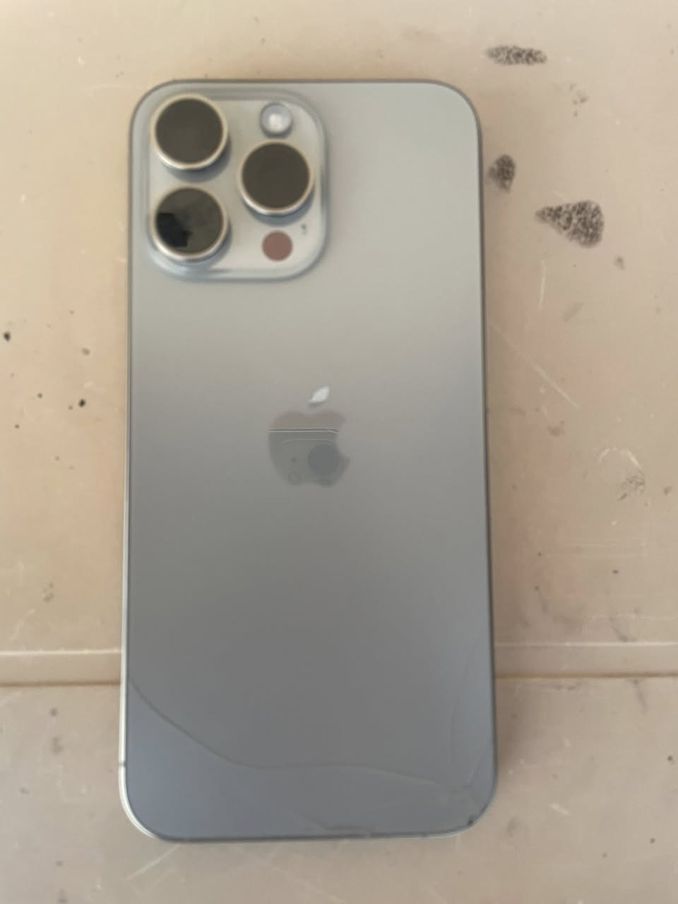 من رخصه الادمن ايفون 15بروماكس ذاكر٢٥٦بطاريه 88جهاز شرق اوسط جهاز مداخل صيانه بي ظربه بل ضهر 
مثل ما وضح بل صورء  باقي جهاز مكفول سعر ٨٧٥وبي مجال العنوان المدائن سلمان باك ***********
