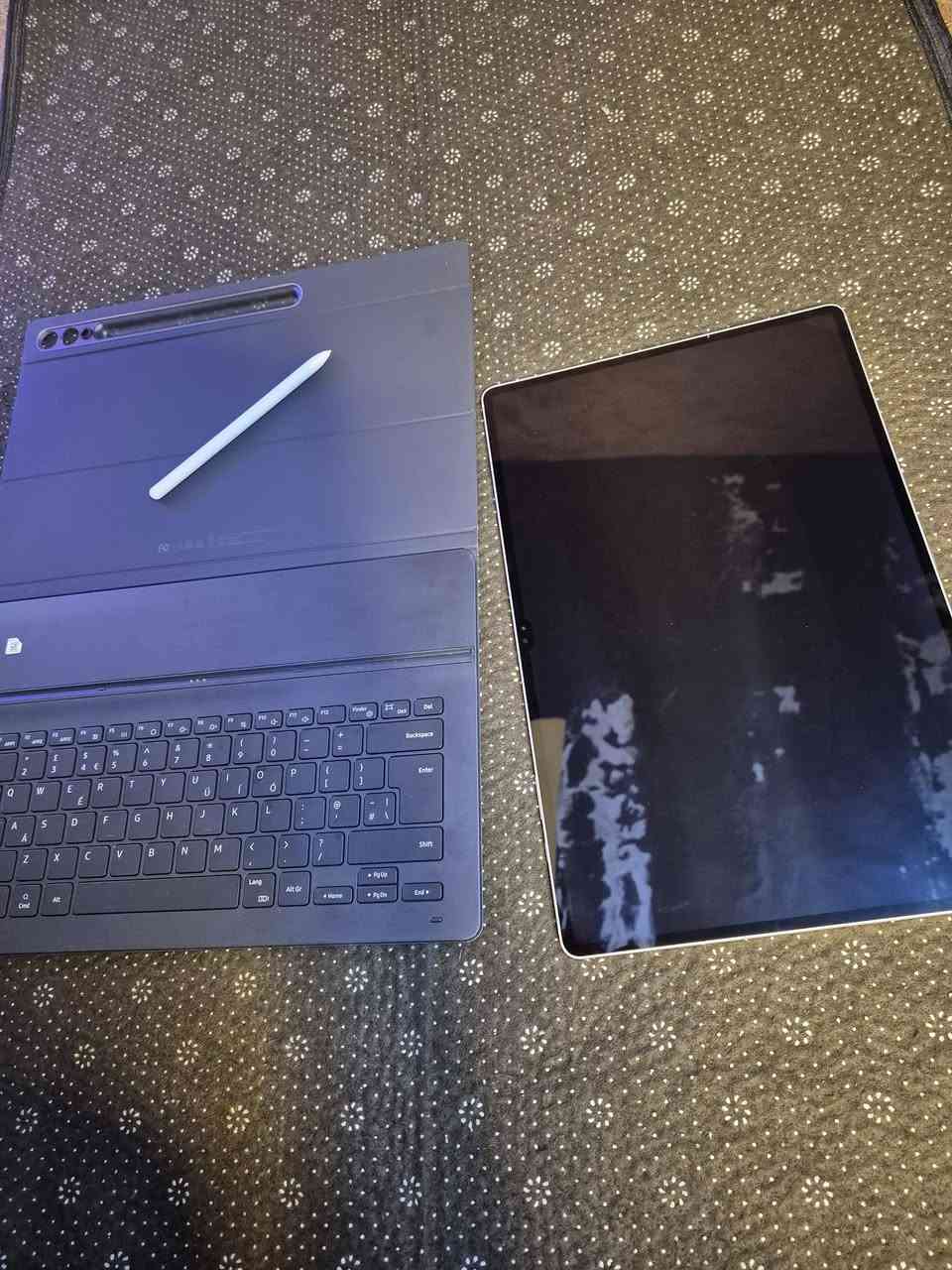 للبيع | Samsung Galaxy Tab S10 Ultra (1TB)
✨ بحالة ممتازة ونظيف جدًا، جاهز للاستخدام.
📱 المواصفات: • سعة تخزين 1TB • شاشة Dynamic AMOLED 2X بحجم 14.6" ومعدل تحديث 120Hz • معالج MediaTek Dimensity 9300+ • يدعم S Pen
📦 الملحقات: ✔️ الكيبورد الأصلي من سامسونج ✔️ القلم الأصلي (S Pen) ✔️ الشاحن الأصلي
السعر : 670 🔥
✅ جهاز نظيف ولا مانع من المعاينة قبل الشراء.


**إذا كنت صاحب هذا الإعلان وتريد حذفه لأي سبب، رجاءا أرسل رسالة إلى الدعم الفني**