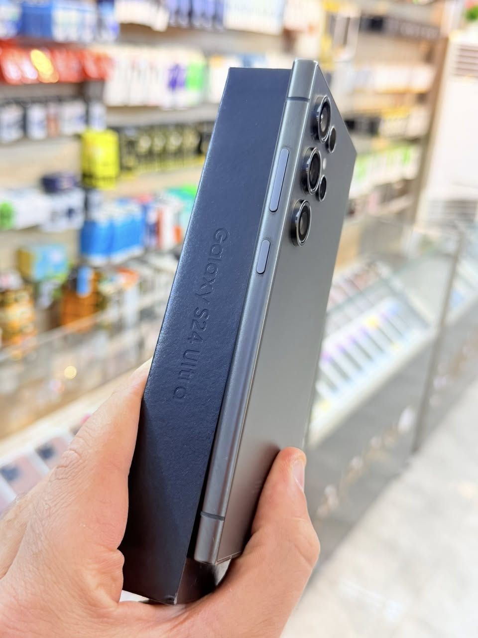 ✅متوفر بيع نقد وأقساط ✅
سامسونك S24 الترا ذاكره 256 عشوائيه 12 لونه المميز نضافه 100‎%‎ مداخل أي تصليح مع ضمان من المركز 5 أيام تفحص وين ميعجبك مكاني بغداد البياع شارع 20 مقابيل علي العناب او الشيف السوري مركز الهاتف لاصلي 
السعر 925 الف 🔴
***********
***********
