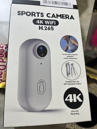 عندي هاي الكامرا مثل ما مبين بالصورة  جديدة +ملحقاتهة كاملة  077114657...