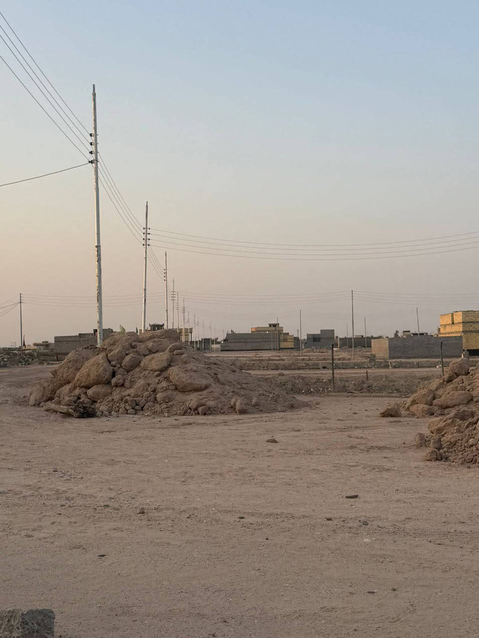 سلام عليكم قطع اراضي تنومه صلحيه لبيع قصاد كاش١٠٠ متر ١٠ملاين ٢٠٠متر سعره ٢٠مليون اذا قصاد ٢٤ يندفع نص مبلغ بشهر ٥٠٠ طابو زراعي اسم عراقي استفسار ***********
