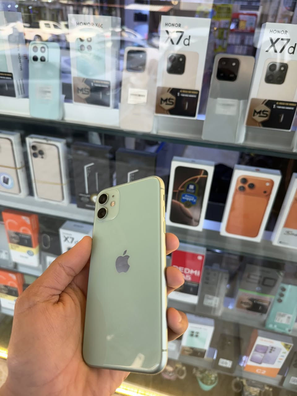 السلام عليكم للبيع iPhone 11
الجهاز بلادي مامفتوح 
بطاريه 75 
ذاكره 128
H/Aدبل
فيس ايدي شغال 
نضافه 100/100
مكفول 
مكاني تكريت شارع الاطباء 
سعر 230الف😂🔥
للتصل ***********
