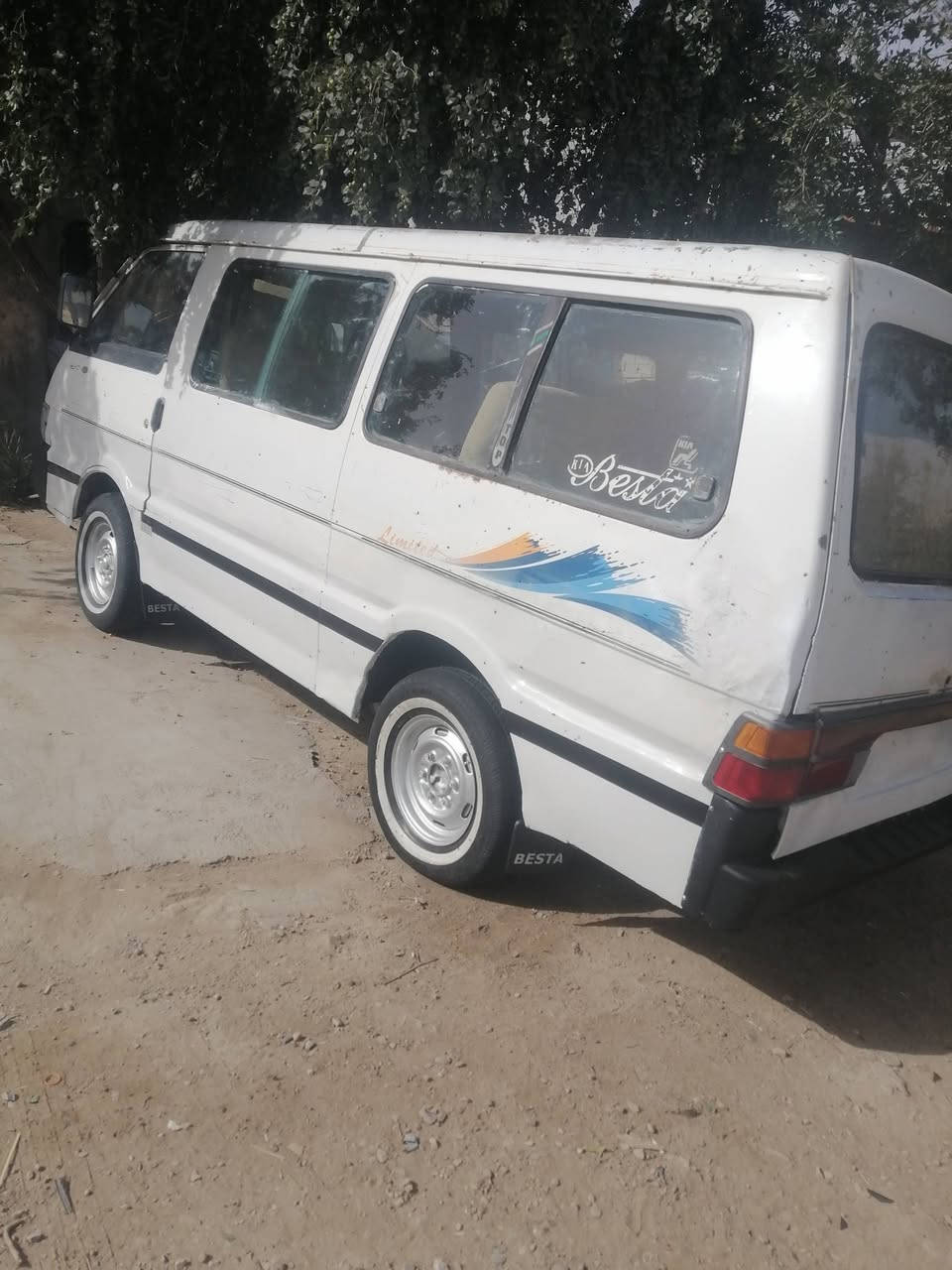 السلام عليكم كيا بستا لبيع 94  بغداد رقم حمل سنوية 30 كير مكنية اكسل تخم تاير شواصي جدد كهرباء كلهة شغالة دوشمة جديدة السعر 33 وبيه مجال مكاني بغداد قرب بسماية مكلف للنشر اتصل علرقم ***********
