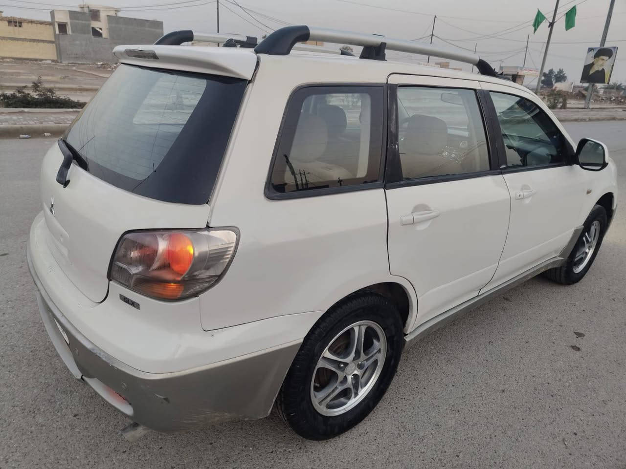 اوتلاندر 2007مصبوغه عام بدون ظرر السياره بلاد رقم بغداد تبريد ثلج بمعنه الكلامه حداديه كله جديد محرك كير شرط جديد وبلاد سعره 70ومكانه نجف***********
