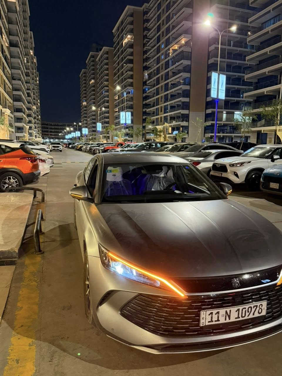 للبيع...
BYD ghian L مغلفه بالكامل ppd طافي والجام ايضاً مغلف 
فول مواصفات..

تشغيل عن بعد
كشن كهرباء 
فتحة سقف بانوراما 
كامرات اماميه خلفيه دواره 
كارت تشغيل 
انارة محيطيه بالكامل (تركيب)
والمواصفات المعروفه مال الBYD 
ماشيه 21 الف على البنزين و5000 على الشحن 
وبيها شاحنة اصليه 
السياره بسبب ازمة البنزين خليتلها عادي وطلع مو زين وگامت المكينه وبدلت وحده اصلية من نفس نوع السياره جديده 
سعر السياره 24 مليون وبيها مجال للطيبين عنوانها بغداد 
للأستفسار واتس اب او اتصال 
***********
