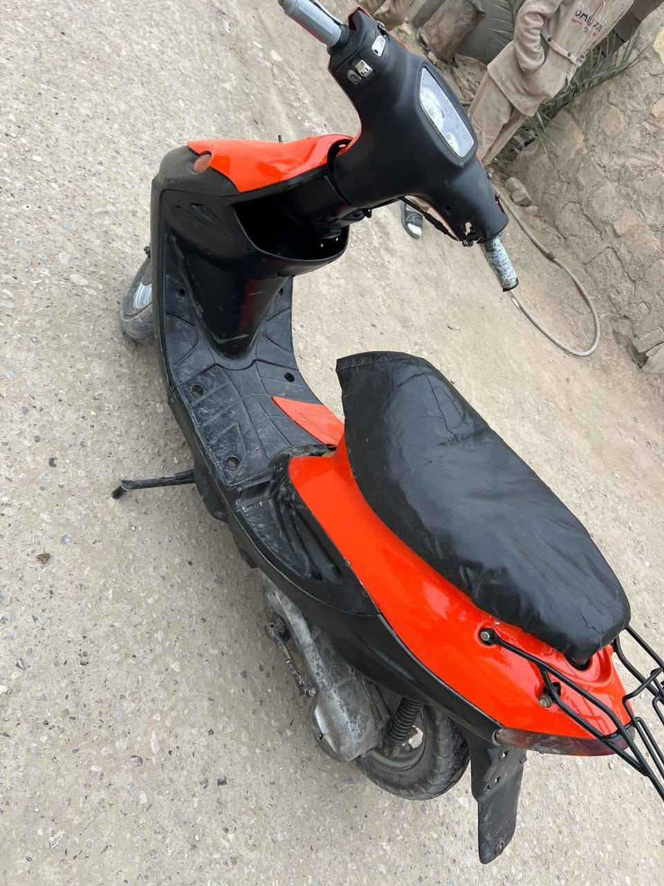 السلام عليكم دراجه تسع زروف دراجه كامله من كلشي شغاله عداد سرعه كيج بانزين بس ماعده السلف باتريهاا ضعيف مايدير الدراجه مانقصها شي شغل اومشي السعر 225وبيها مجال حك الجيه مكاني قضاء المدينه رقم الهاتف ***********
