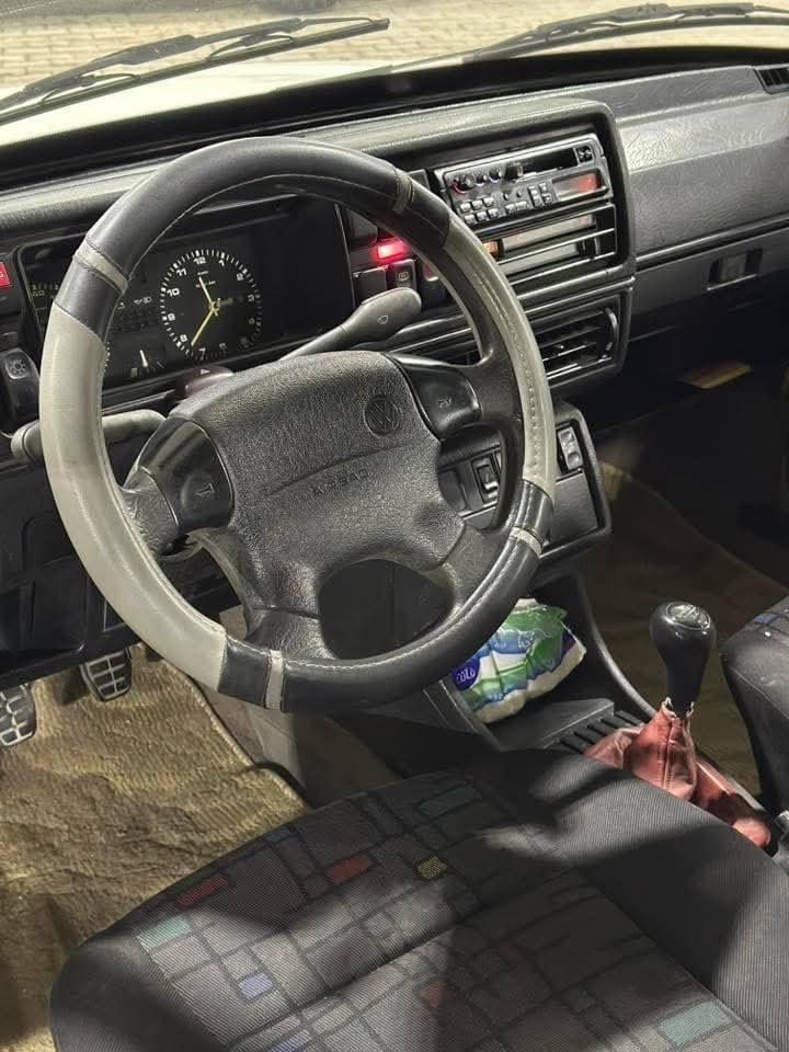 السلام عليكم 
كولف موديل 89 تك باب محرك 1600سنويه تنفذ 26\الشهر التاسع كله بلاديه وناعمه وترايك وين متحب السعر 33وبيه مجال هذا رقمي *********** نجف الكوفه شارع المعمل
