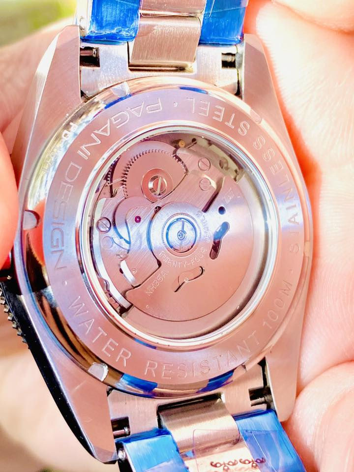 ساعة يد باجاني ديزاين (Pagani Design)
مكينة أوتوماتيكية يابانية من NH35A .
مصنوعة من الفولاذ المقاوم للصدأ بدرجة 316L.
كريستال ياقوتي مع ضد الانعكاس ومقاوم للخدش.
مقاومة للماء حتى عمق 100 متر (10 بار).
القطر 43 مع لامينوس اميال ومؤشرات.
الساعه لوك جديده مع كامل مرفقات
عرض منفذ شهـري والرنك دوار .


**إذا كنت صاحب هذا الإعلان وتريد حذفه لأي سبب، رجاءا أرسل رسالة إلى الدعم الفني**