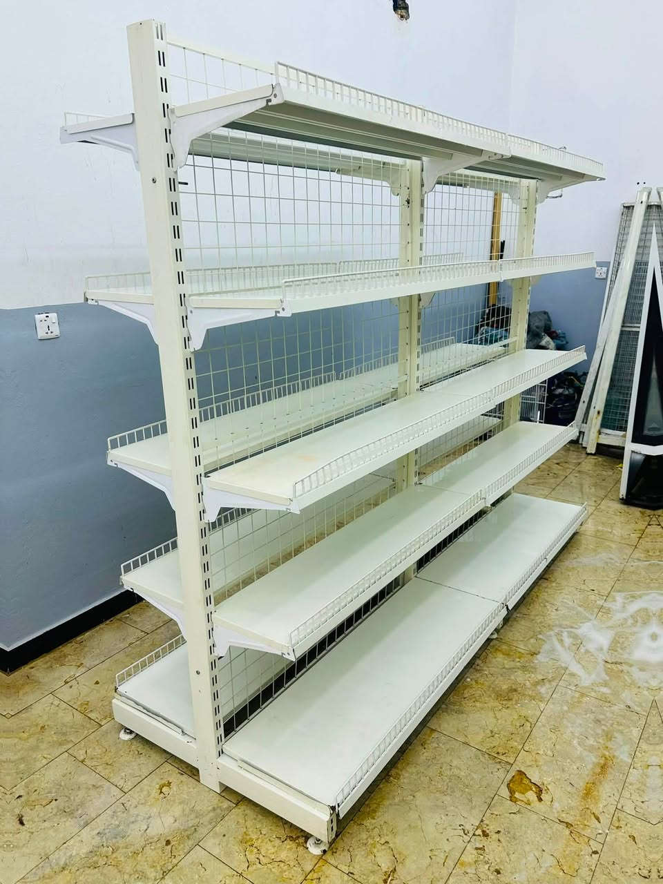 سلام عليكم رف وسطي طول مترين و٤٠ تركي الاصلي ابو جسرين ثقيل ولارتفاع مترين الاستفسار على رقم ***********
