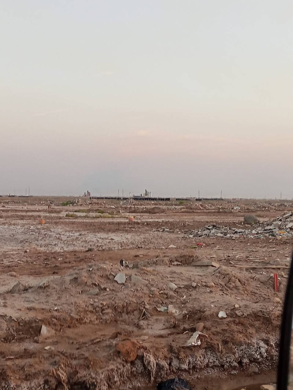 دار مساحة 150 متر بضهر التجاري مباشرتن
بيهه اجازة بناء كبل تسحب عليهه قرض
و واصلتها المجاري جاي يشتغلون بيهه
بسعر 30 مليون 
مبني بيهه غرفه وسياج وباب وساحبيلهه مي 
للاستفسار ‏‪0774 825 9821‬‏
