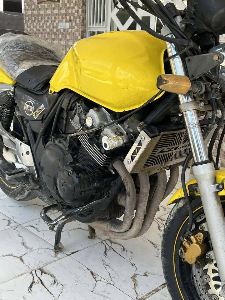 للبيع سيبي فور جيل ثلني اوراق السعر مليون 1200 او مراوس بدايوان نفخ او اقل عنوان واسط الصويره 
***********
