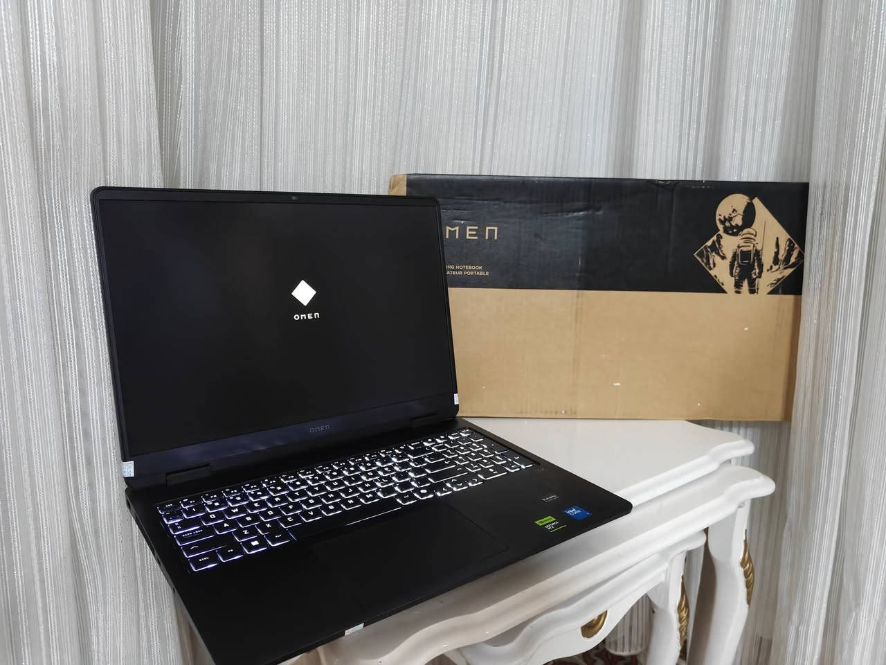 🚀 للبيع: OMEN Gaming Laptop 16 (بحالة Open Box - جديد تماماً 🔥)
💻 المواصفات الاحترافية (Specifications):
🧠 CPU: Intel® Core™ 7 240H ⚡

🎮 GPU: NVIDIA® GeForce RTX™ 5070 (8GB GDDR6) 🚀

🔋 RAM: 16GB DDR5 (5200 MT/s)

💾 Storage: 1TB PCIe® Gen4 NVMe™ SSD

🖥️ Display: 16.0" FHD+ (1920x1200) 🎯

⌨️ Keyboard: White Backlight Keyboard
💿 OS: Original Windows 11 Home 🔷

✨ حالة الجهاز:
Open Box / Like New (جديد تماماً - أصلية بالكامل 📦):

الجهاز غير مستخدم إطلاقاً، مشحون دورة واحدة فقط (Cycle 1)! أداء جبار موجه للألعاب الثقيلة وصناع المحتوى، مع ضمان كامل لمدة أسبوع (زۆر خاوێنە و لەسەر شەرتی ئیشکردن و کوالێتی بە گەرەنتی 1 جار شەحن کراوە).

💢 للمتاجر اکو عرض خاص اذا تشتري اكثر من 3 قطعه اخليك سعر جملة (بۆ دوکاندارەکان جیاوازە ئەگەر زیاتر لە 3 دانە ببەن بە نرخی جوملە ئەدان دەینێ)

📞 للتواصل (واتساب أو ماسنجر):

📱 رقم الهاتف: ***********

📍 العنوان: كركوك - بنجا علي (کەرکوک - پەنجا عەلی)

🏢 شركة خوبيب للابتوبات - Khubaib Laptops
