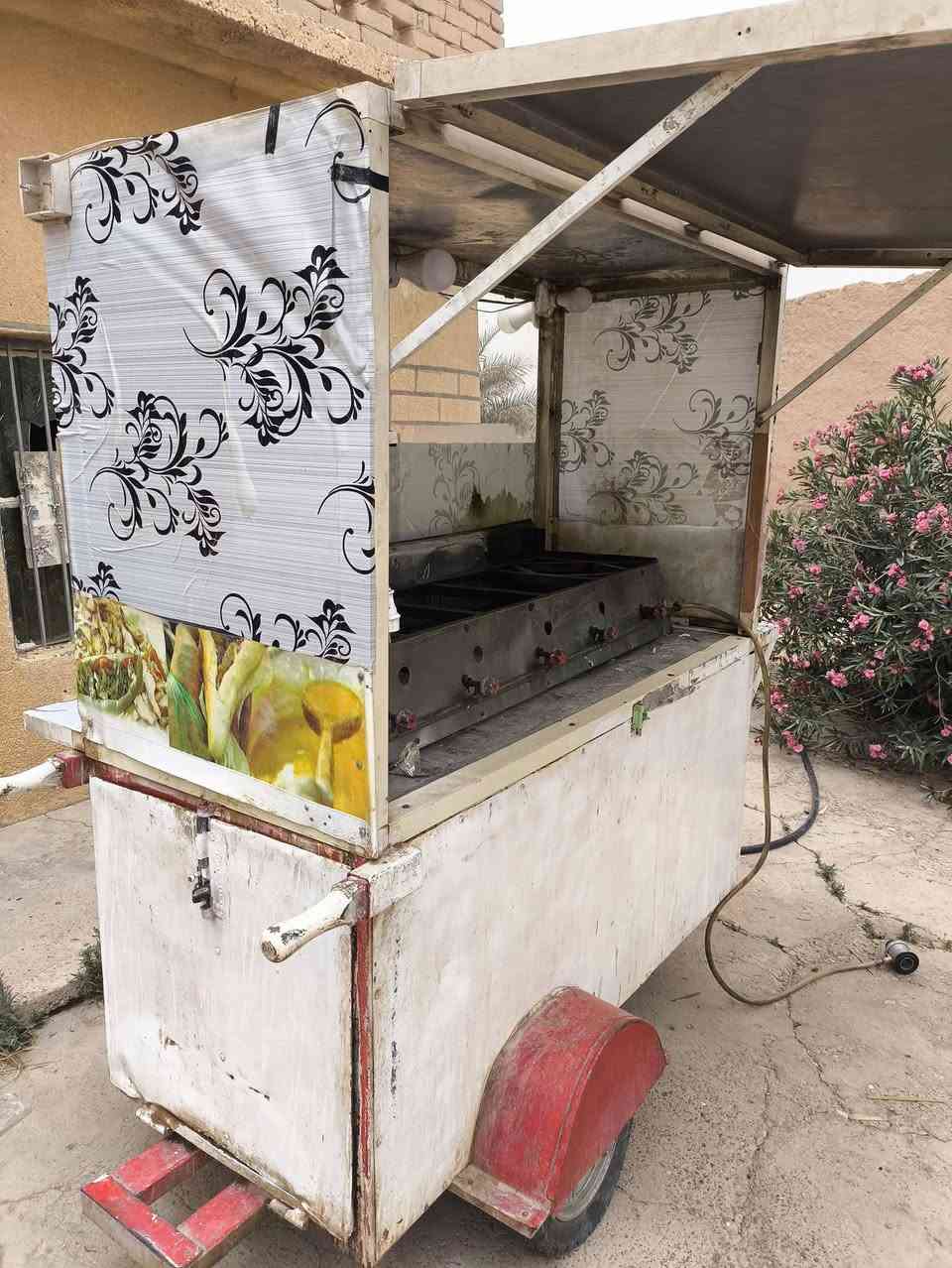 عربانة لفات المنيوم وطباخها شغال وبيها مخزن، سعرها 350،
وشواية گص 5عيون شغاله مابيها عيب سعر175 
العنوان، الحويجه
