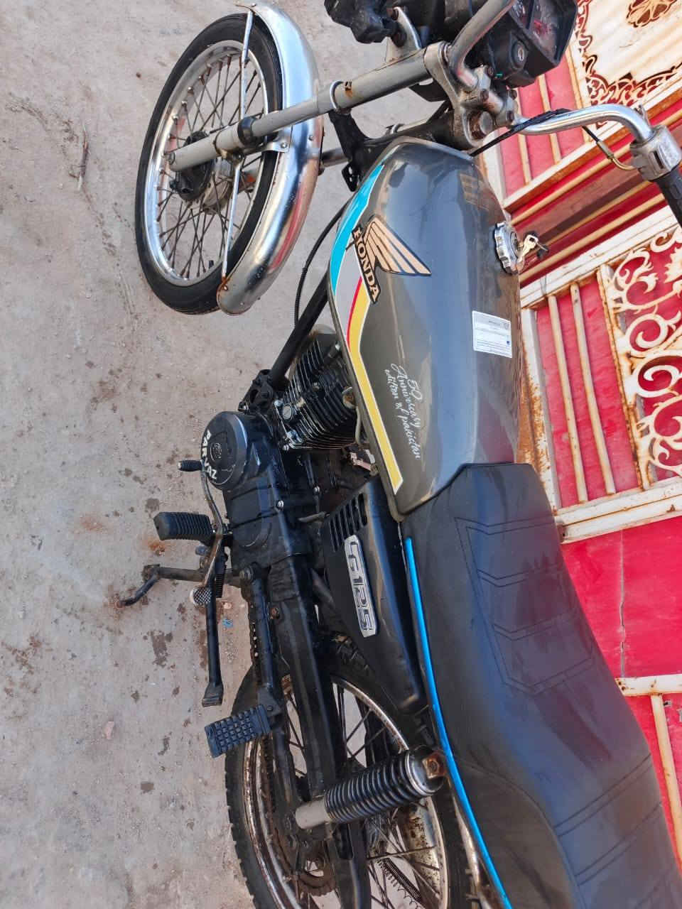 سلام عليكم دراجه ايراني محرك برفاز دراجه حلوه ونضيفه ومحرك حلو لا صوت ولا تبخير نهضته حلوه ماناقصه اي شي 
مكان دراجه جزيره السعر 300وبيه مجال لشراي مكلف نشر الهاتف ***********
