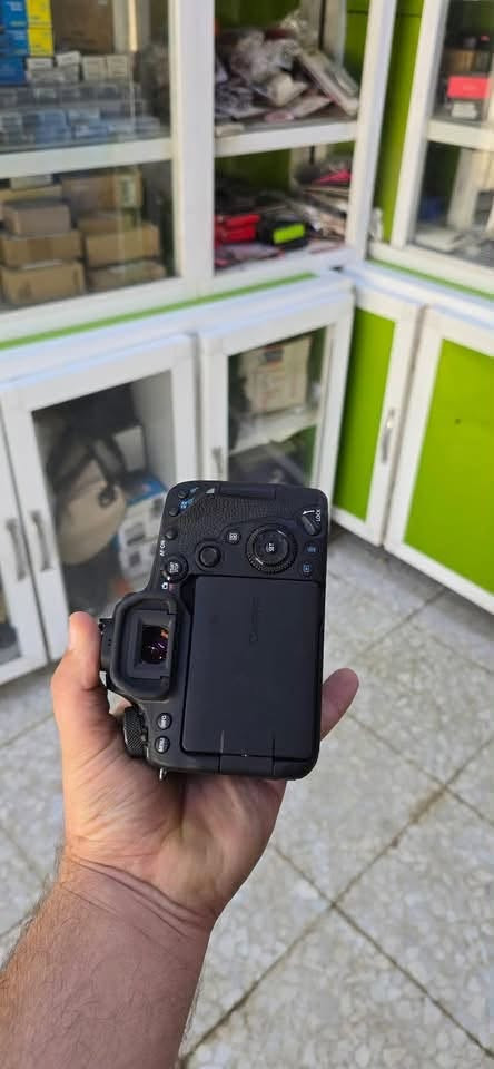 الافضل الاقوى بسعر مليون و 300 الف
كانون 90 تصور 4k شاشه فلاب لمس

واي فاي بلوتوث  تجي ب 32ميكا بكسل

عدسه 18-135 ام سيم كارت STM صامت

السعر فقط مليون و 300 الف 

كارتون ملحقاتها الاصليه شاحن بطاريه

حزام رام كامله نظافه 95‎%‎

مكاني بابل \

***********
