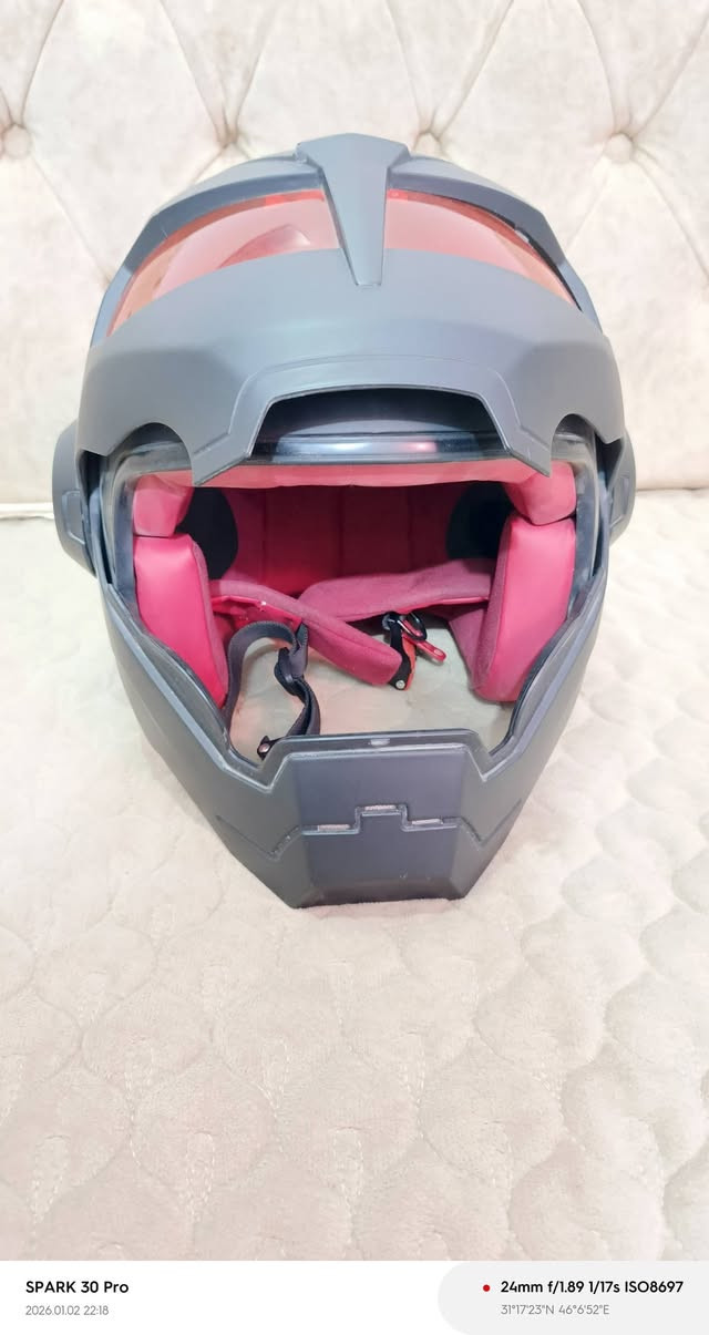 خوذة دراجة مستعمله قليل ماركة معروفة انطي سعرك وبالعافية
***********
