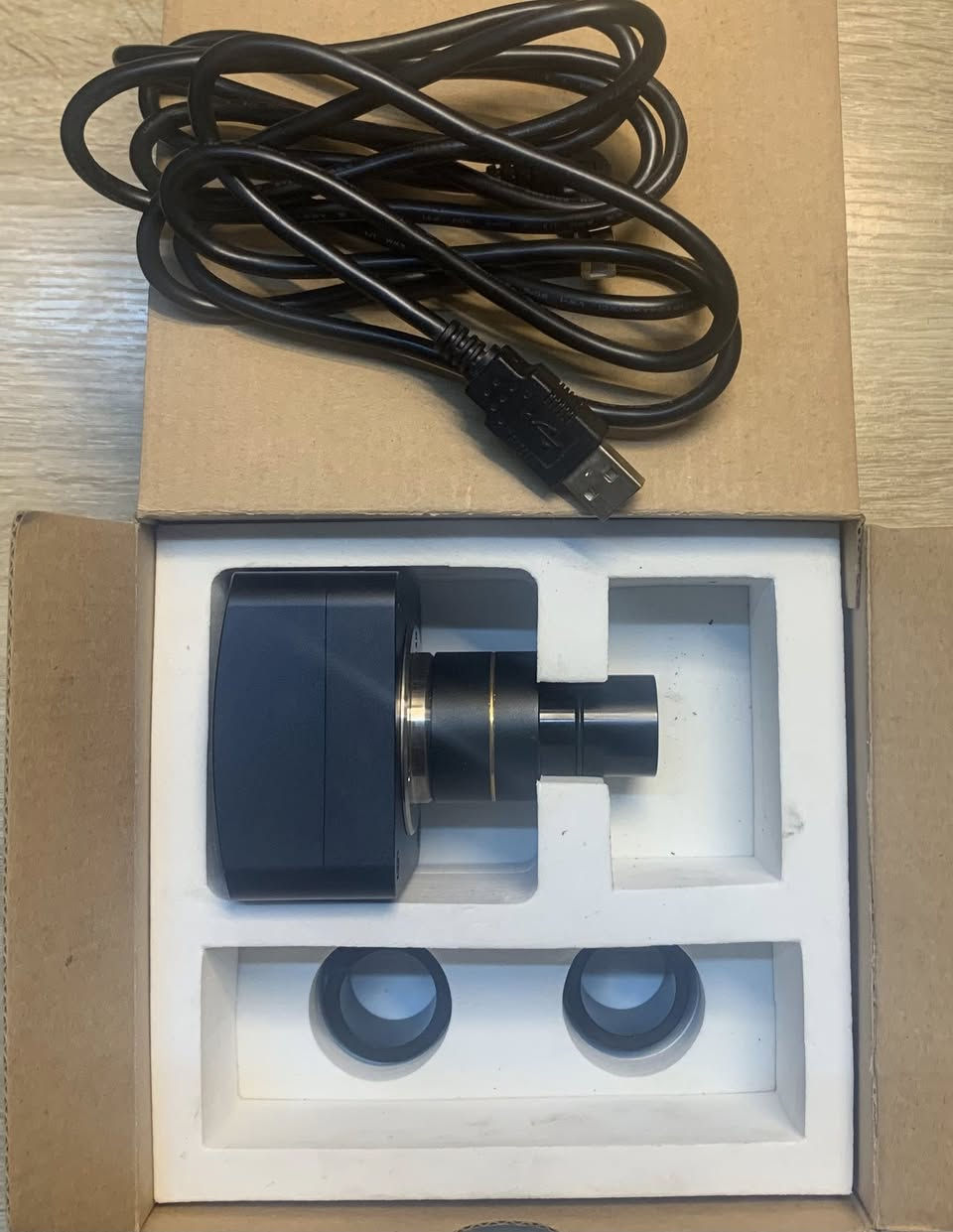 السلام عليكم 

كاميرا رقمية صناعية (Industrial Digital Camera) تُستخدم مع المجاهر أو أدوات الفحص البصري. 
الدقة: 14 ميجابكسل (14MP).
مستشعر Aptina CMOS الملون بمقاس 1/2.3 بوصة.
الاتصال: واجهة USB 2.0 لنقل البيانات والفيديو المباشر.
الاستخدام: مثالية للتطبيقات التعليمية والمهنية والاستكشافية.
تعمل على جميع الانظمة الالكترونية 

التواصل على الخاص
لا يوجد توصيل / العنوان بغداد حي اور


**إذا كنت صاحب هذا الإعلان وتريد حذفه لأي سبب، رجاءا أرسل رسالة إلى الدعم الفني**