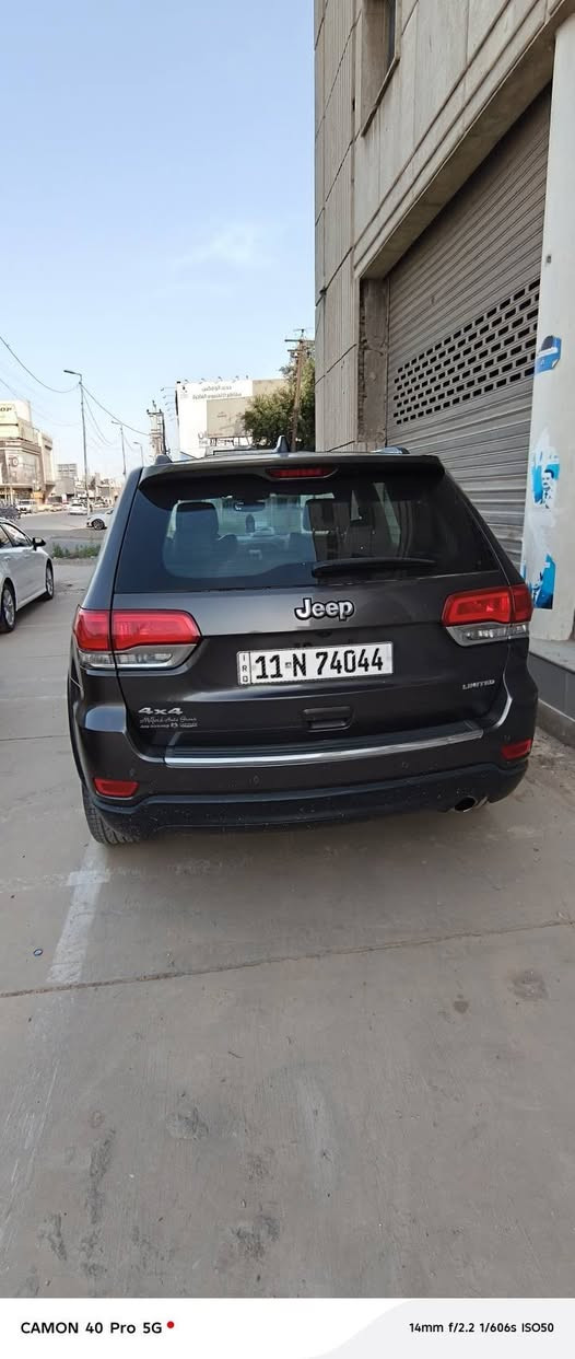 جيب موديل 2017 ليمتد بدون ايرباك 
بنيد مبدل  والجاملغ مصبوغ بس 190$ 
***********
