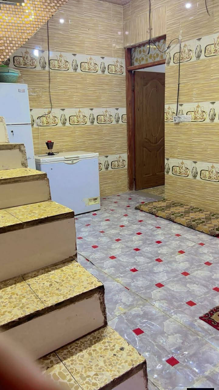 📢📢 بيت للبيع طابقين بسعر مناسب جدا 

💵 سعر  27 مليون وبي مجال بسيط 

📐 المساحه 85 متر يحتوي الطابق الاول على غرفه وصاله ومطبخ واستقبال وحمامات 
••وطابق الثاني غرفه ومطبخ وحمام وسطح 

📍العنوان المطار الجديد شارع الشفلات الفرع الي يم اسواق فارس العبدلي 

✨ البيت طابو زراعي سند 25 بي قرار محكمه 

☎️ للاستفسار مراسله الخاص او على الرقم الاتي

*********** واتساب فقط
